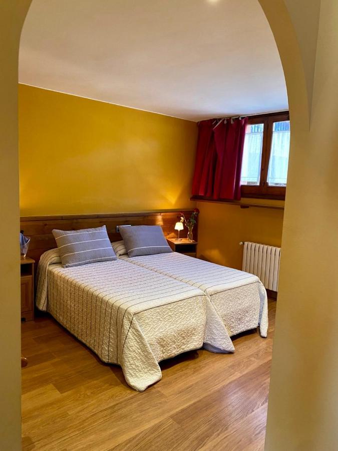 Campalans Hotel Rural Bungalows Mobilhomes Borreda Bagian luar foto