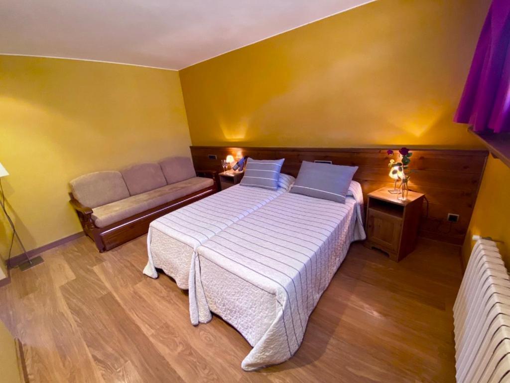 Campalans Hotel Rural Bungalows Mobilhomes Borreda Bagian luar foto
