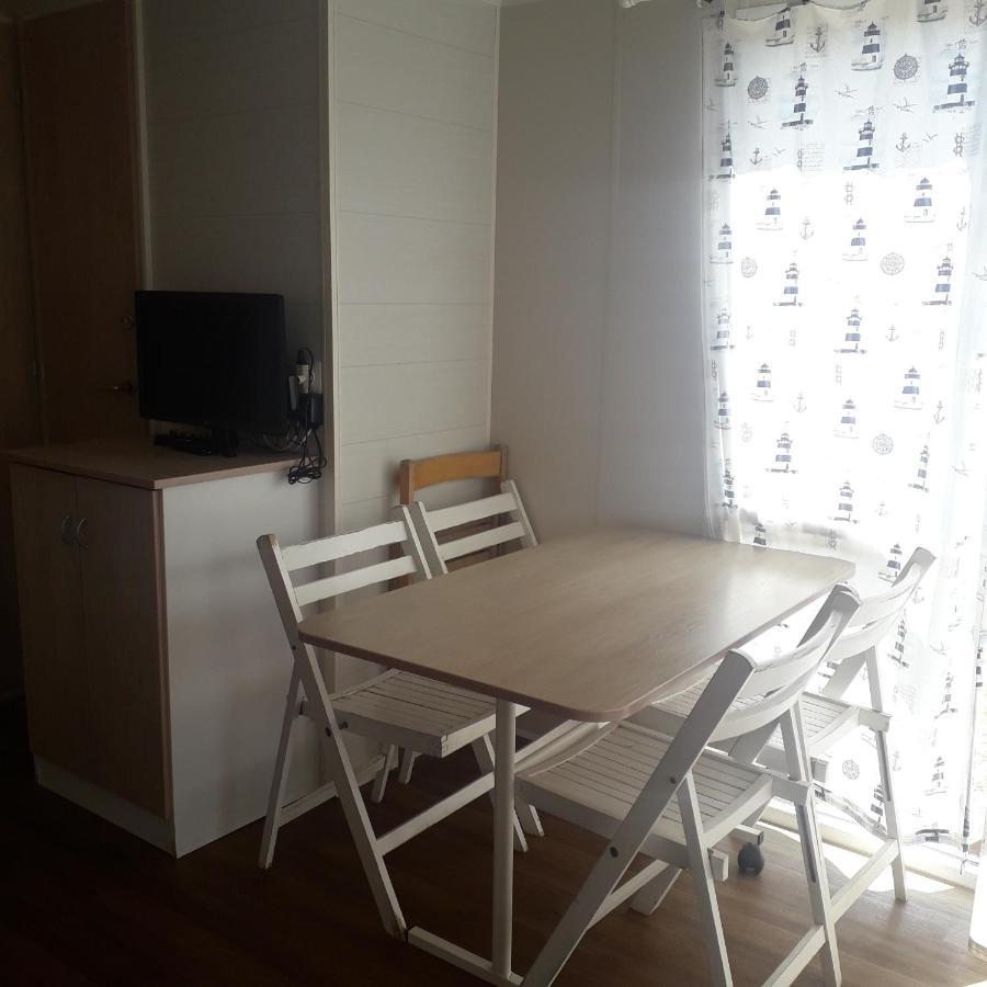 Campalans Hotel Rural Bungalows Mobilhomes Borreda Bagian luar foto