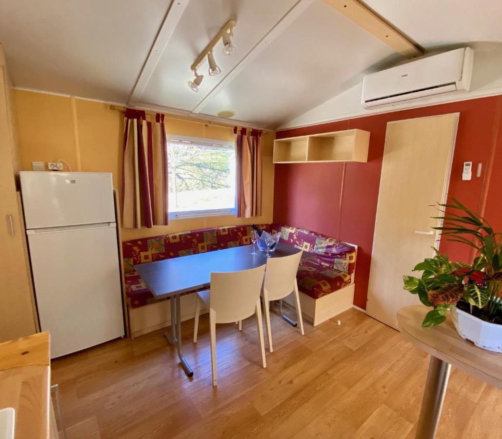 Campalans Hotel Rural Bungalows Mobilhomes Borreda Bagian luar foto